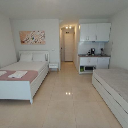 Elenis House Apartment เนอาเปรามอส ภายนอก รูปภาพ