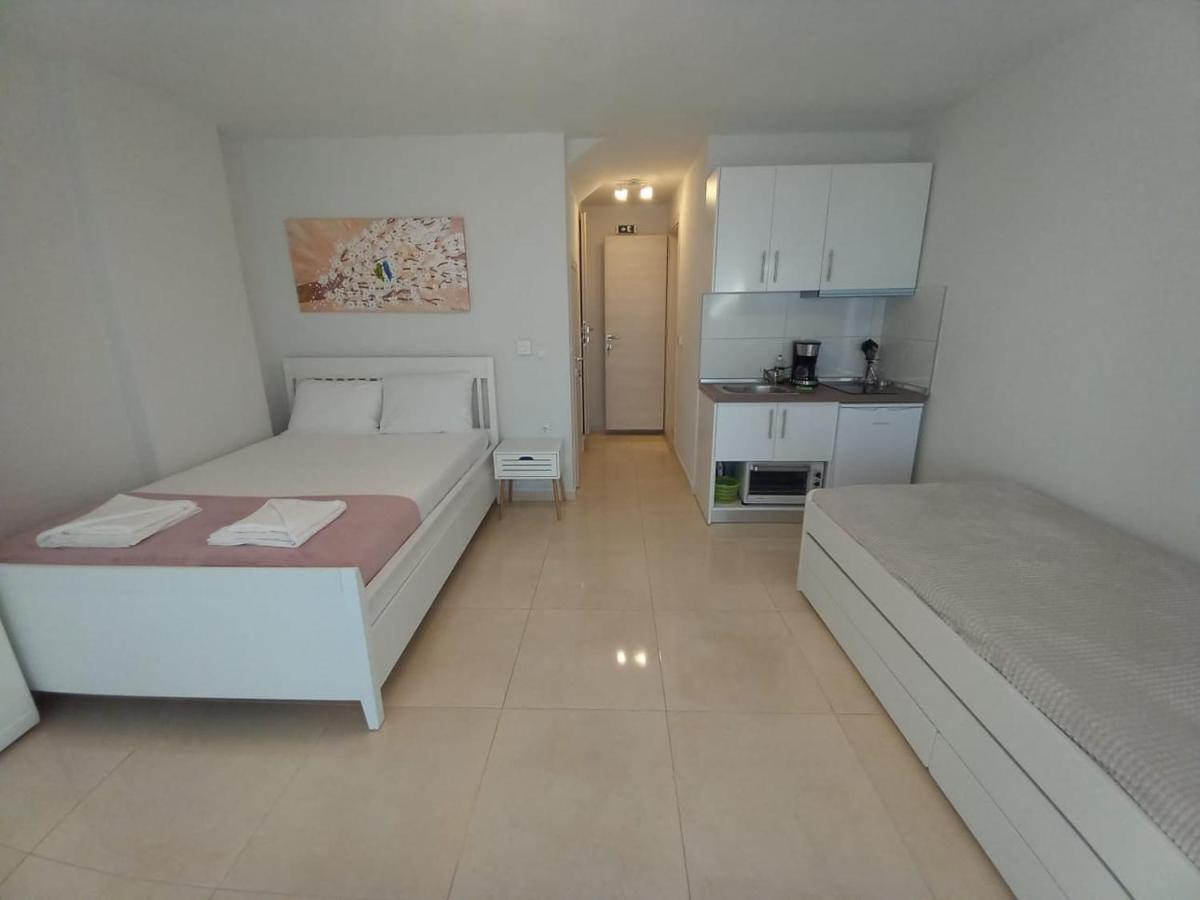 Elenis House Apartment เนอาเปรามอส ภายนอก รูปภาพ