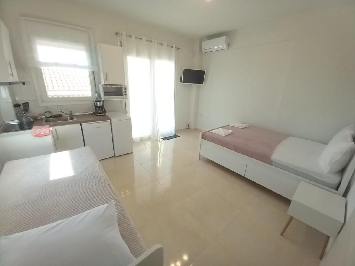 Elenis House Apartment เนอาเปรามอส ภายนอก รูปภาพ