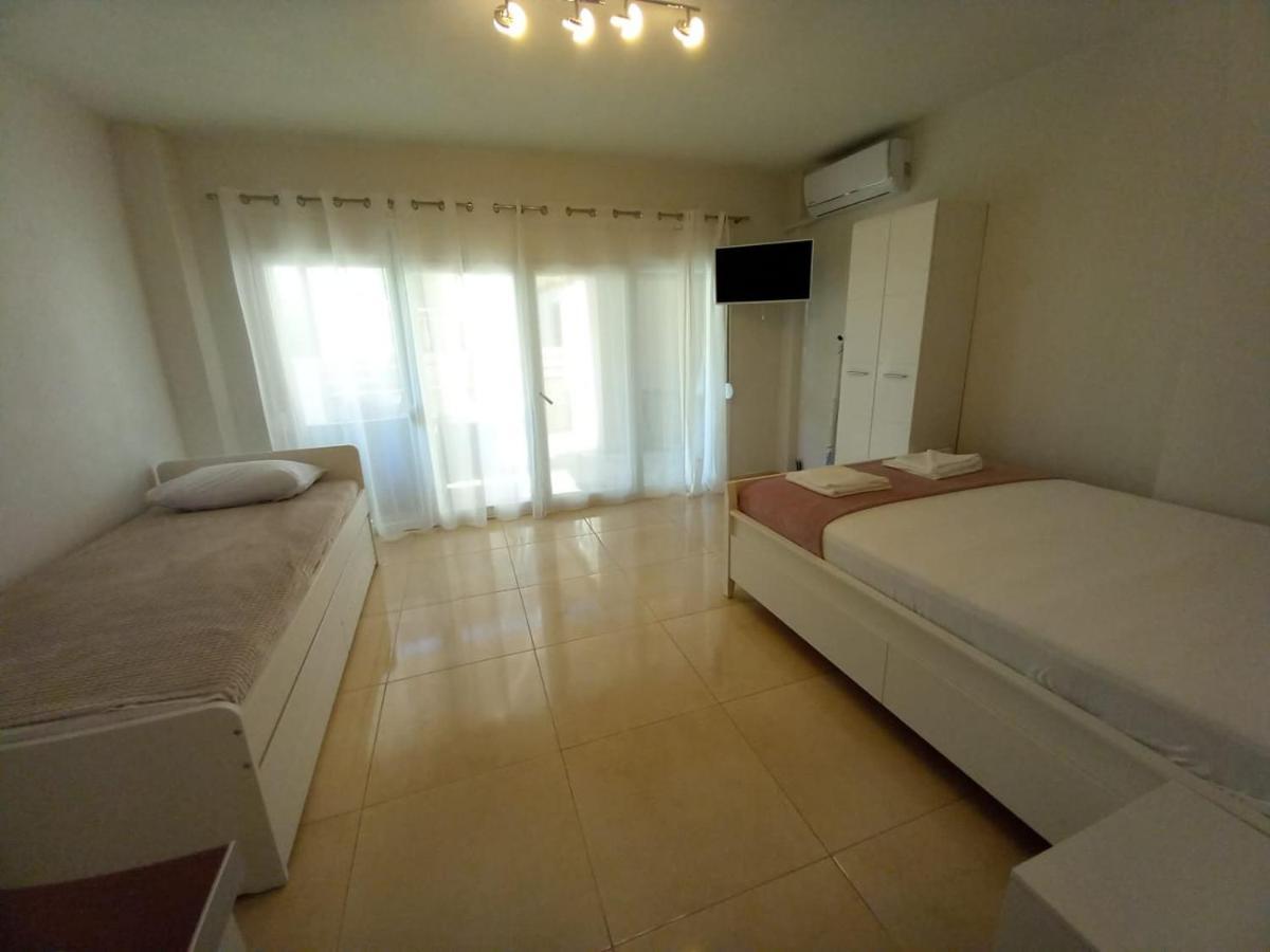 Elenis House Apartment เนอาเปรามอส ภายนอก รูปภาพ