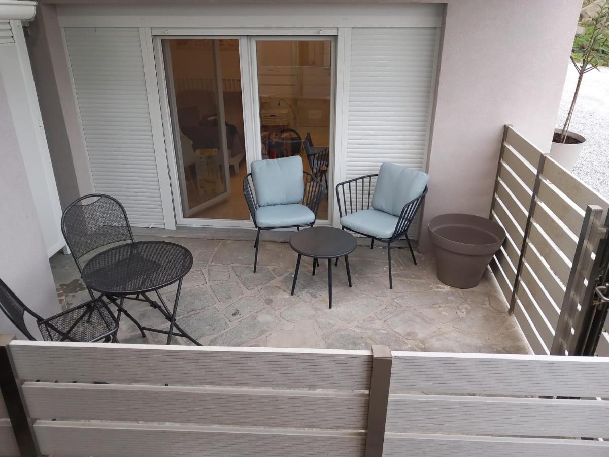 Elenis House Apartment เนอาเปรามอส ภายนอก รูปภาพ